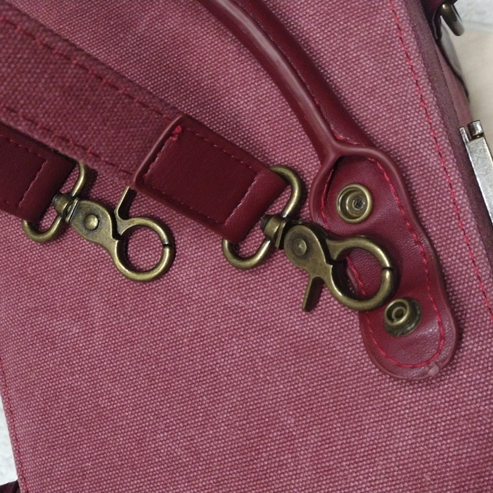 della Q Markers Train Case-Maroon - Picture 15 of 16